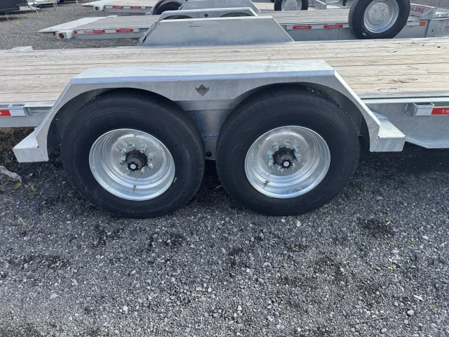 TRIUMPH TILT 82''X20' 8K ESSIEUX 8000LBS CHAQUE 2025